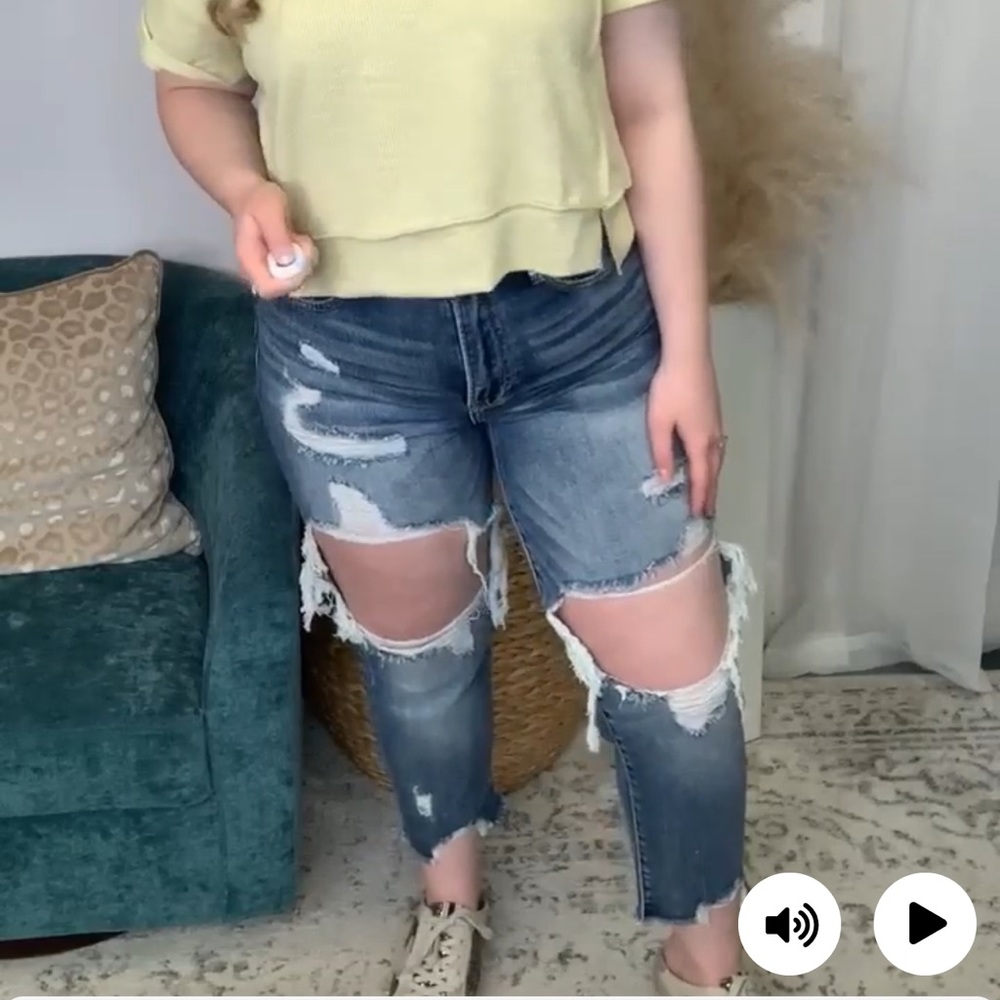 RISEN CUTOFF JEANS